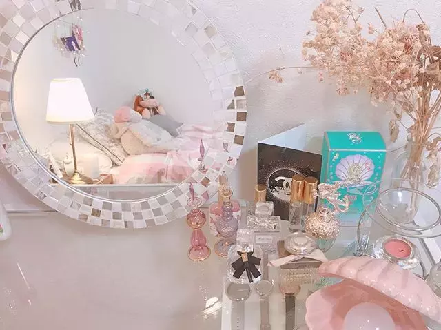 2-1 高雅的圓鏡與桌子